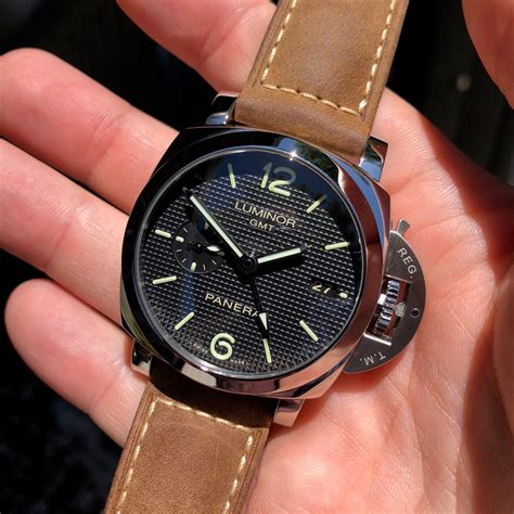 panerai luminor 1950 gmt 42mm